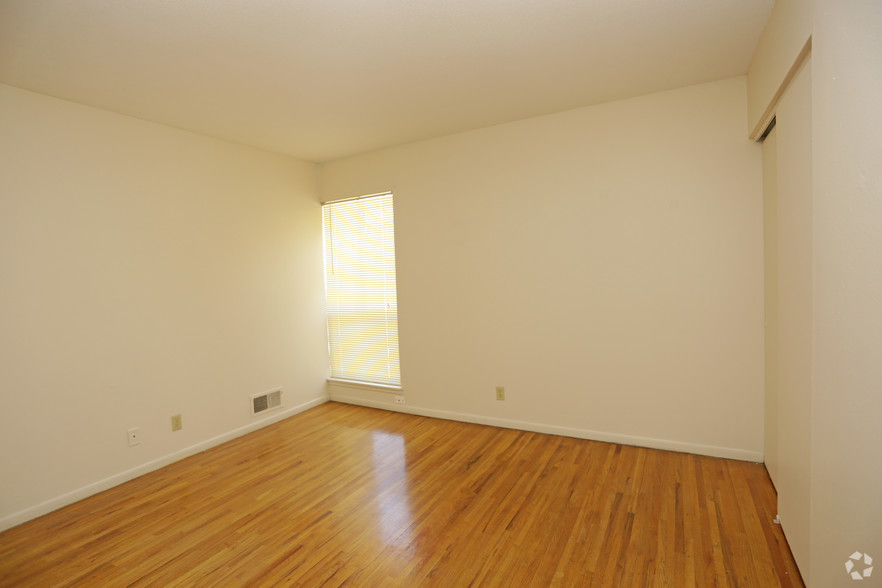 Photos The Colony Apartments and Townhomes Richfield, MN